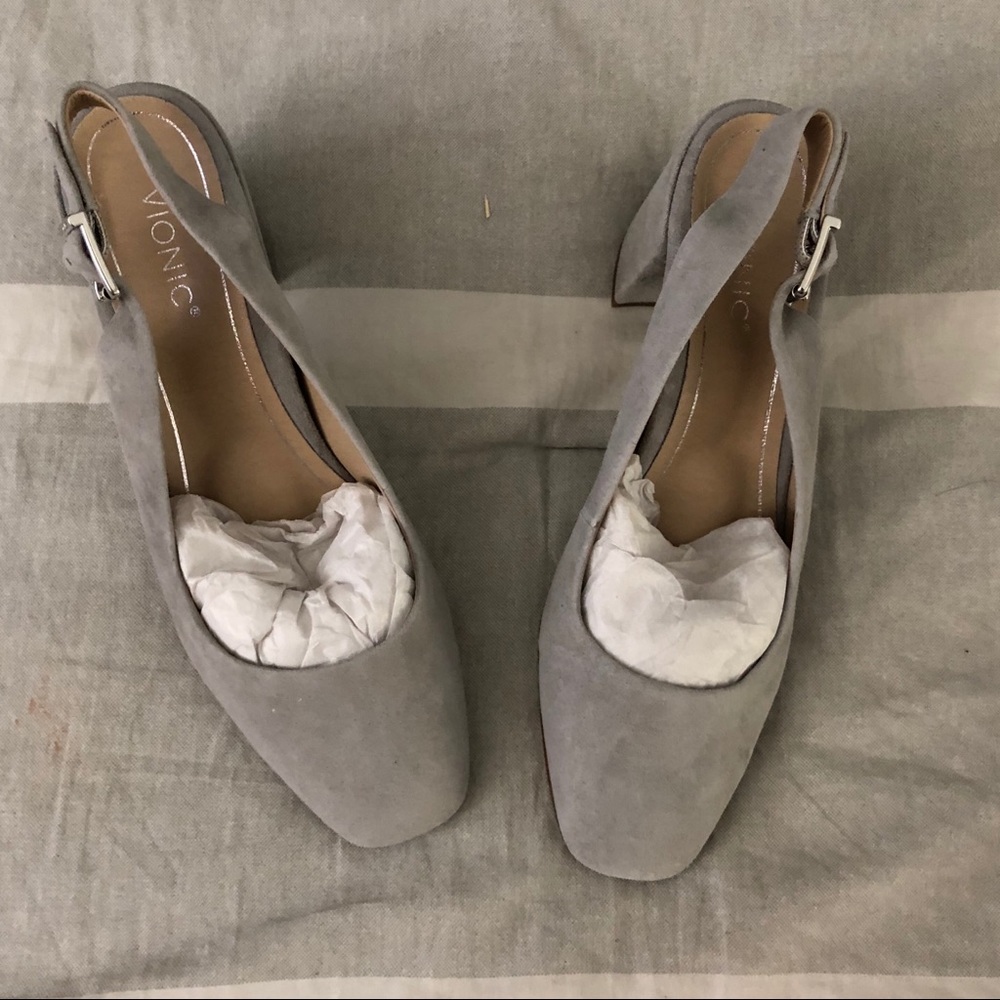 Vionic Plaza Nareen slingback block heels in gray suede